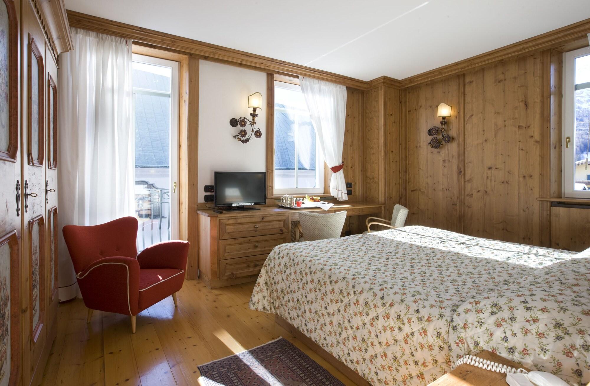 Cortina 4*