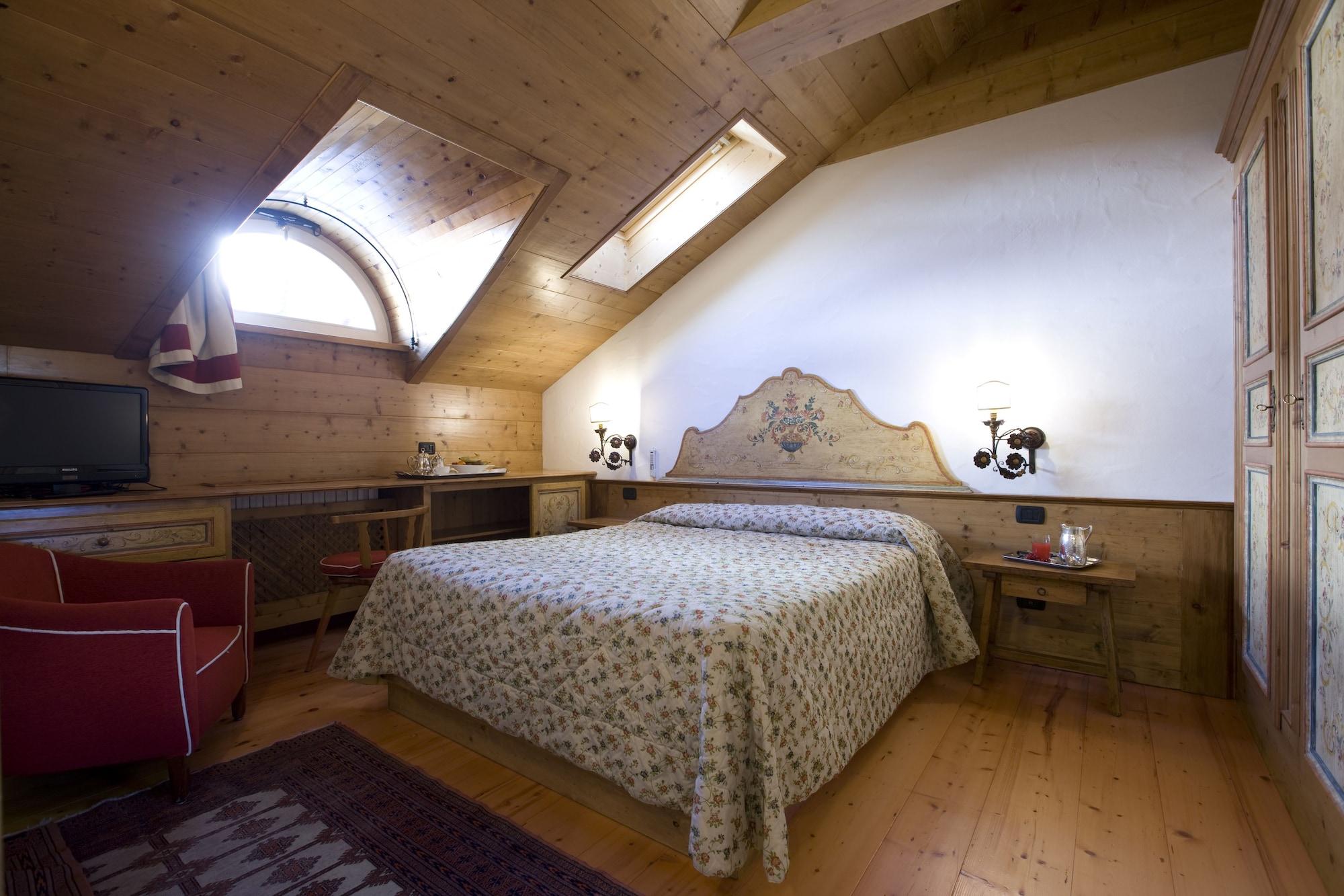 Hotel Cortina 4*