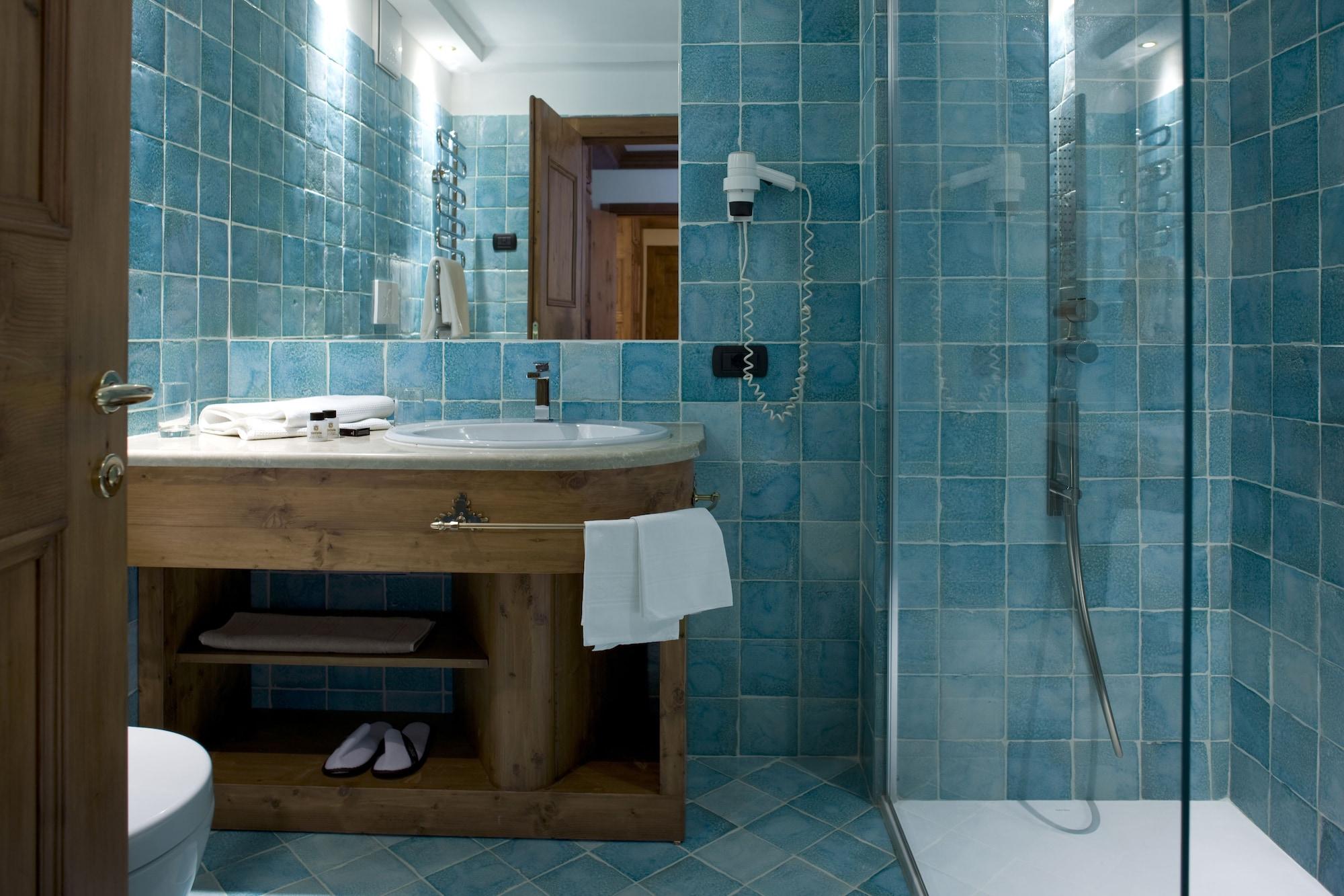 Cortina Hotel