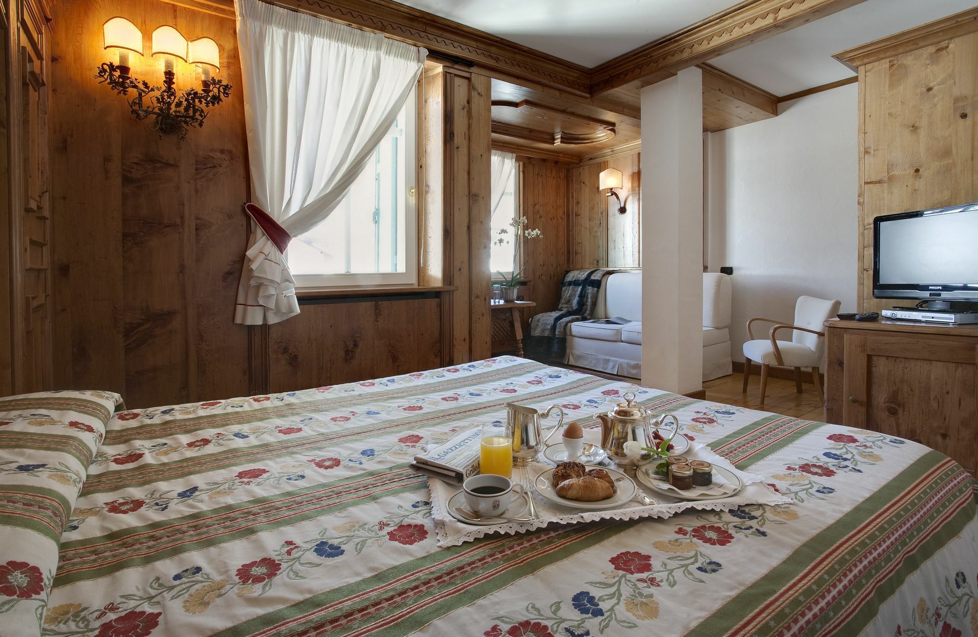 Hotel Cortina 4*